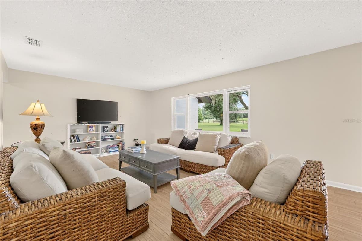 11281 CIRCLE M AVENUE — photo 9 of 67