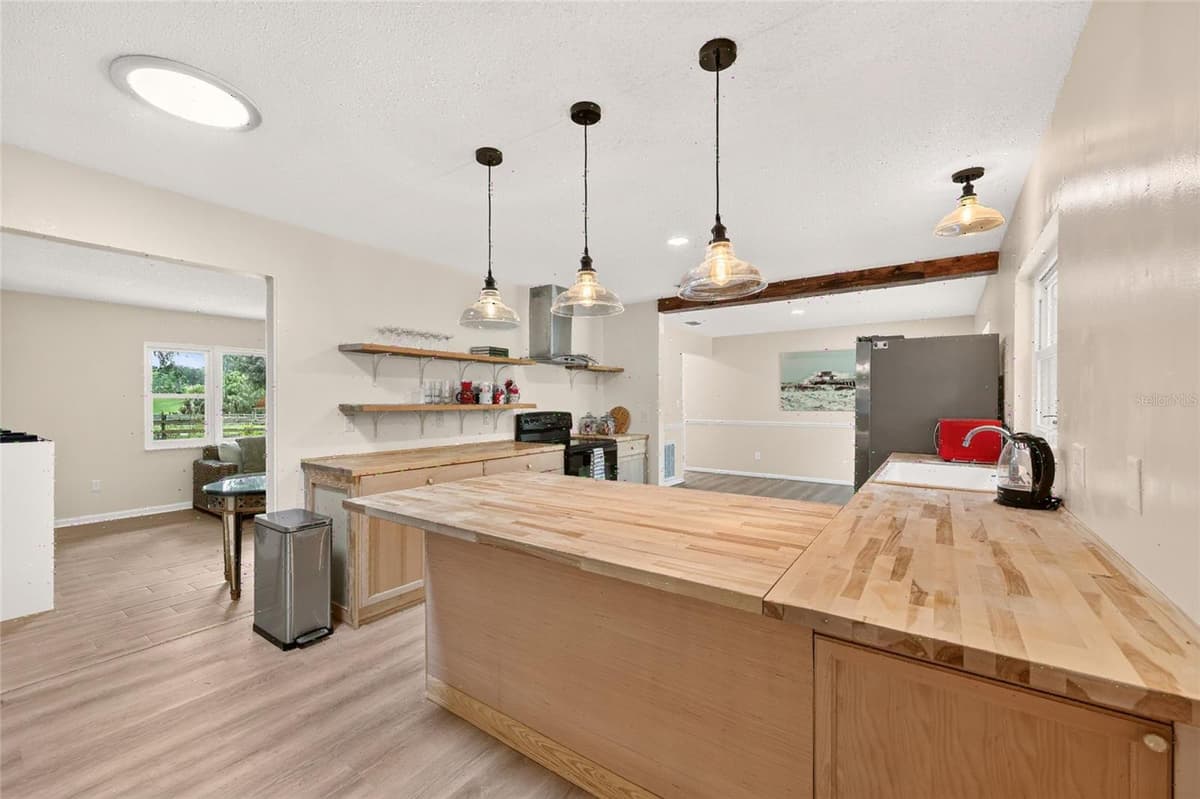 11281 CIRCLE M AVENUE — photo 14 of 67