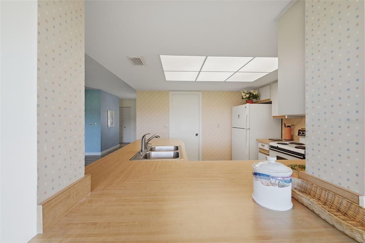 2118 HARLESTON PLACE — photo 13 of 93