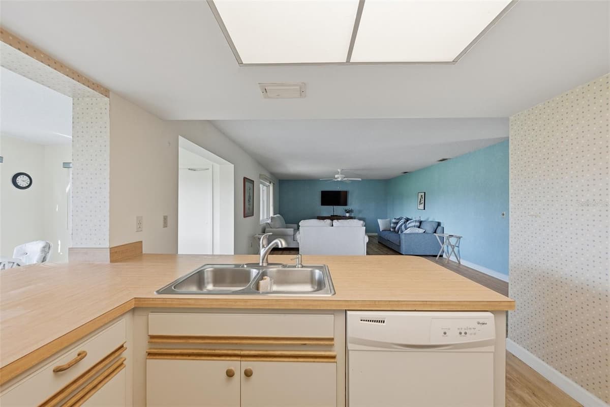 2118 HARLESTON PLACE — photo 14 of 93