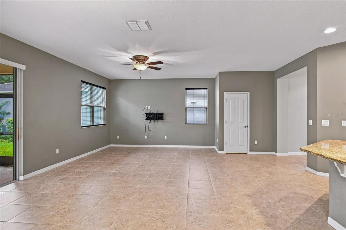 7921 ICELAND GULL STREET — photo 9 of 27