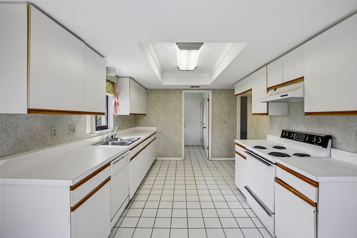 1304 LELAND DRIVE — photo 13 of 71
