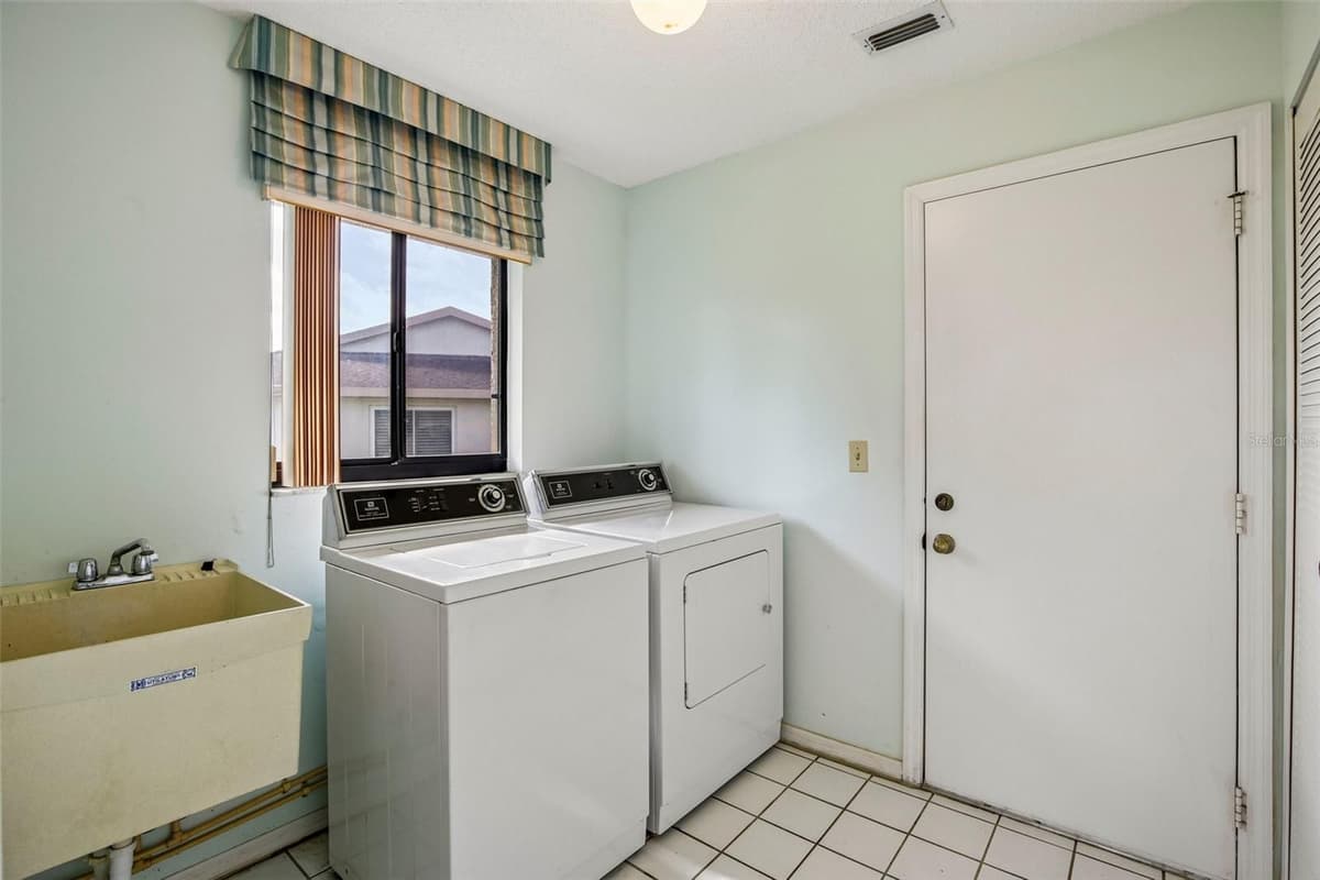 1304 LELAND DRIVE — photo 31 of 71