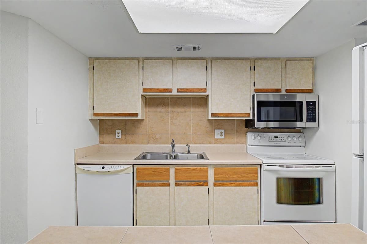 123 LOBLOLLY COURT — photo 11 of 46