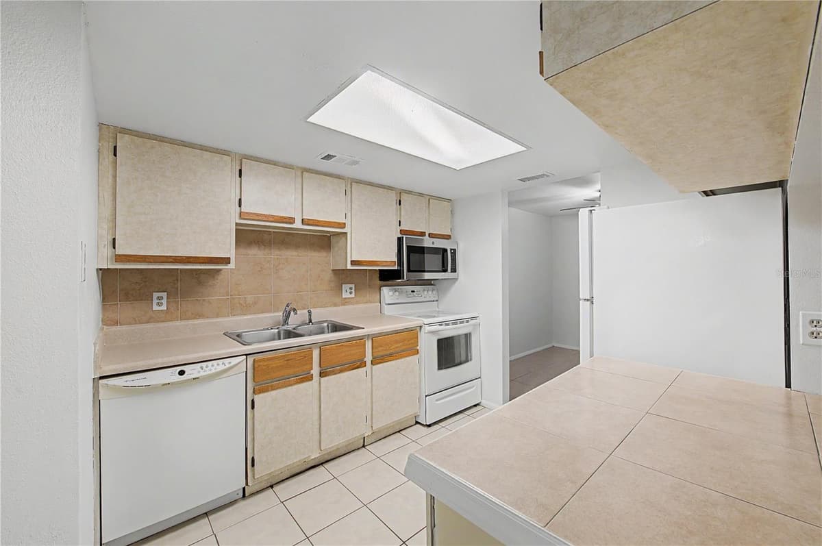 123 LOBLOLLY COURT — photo 12 of 46