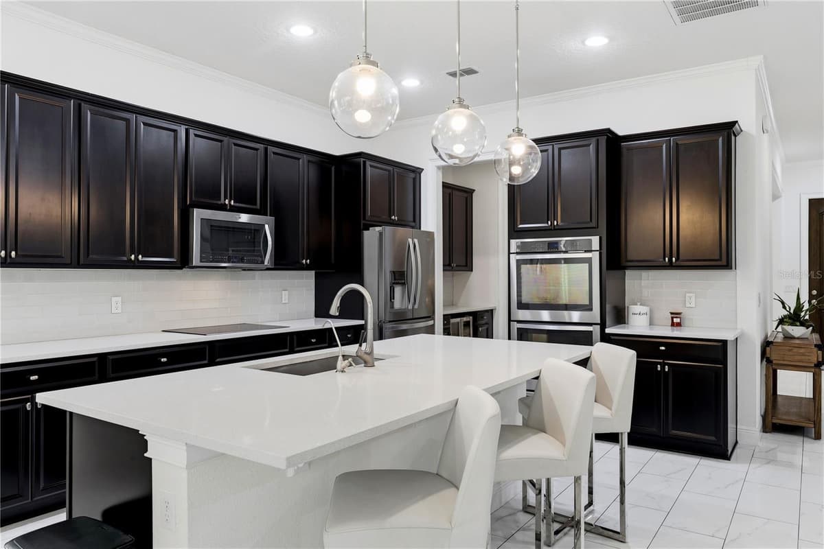 6443 SWANSON STREET — photo 8 of 65