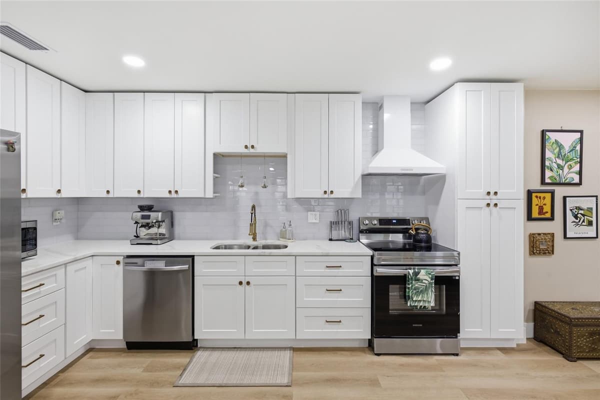 4300 28TH AVENUE — photo 8 of 42