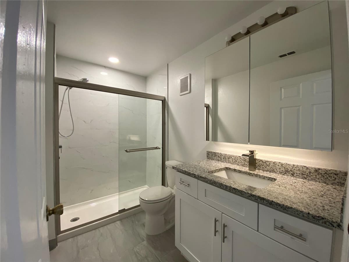 5455 VINELAND ROAD — photo 10 of 12