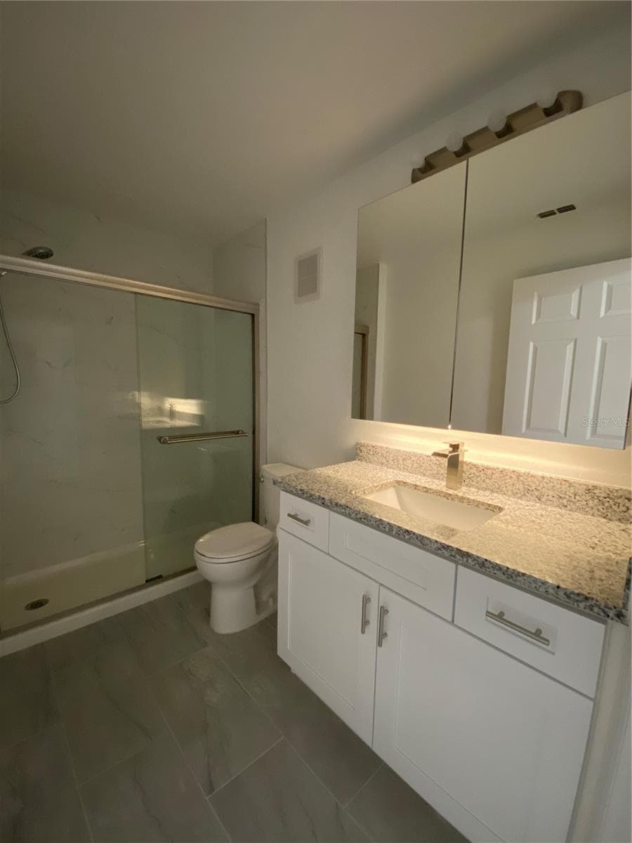 5455 VINELAND ROAD — photo 8 of 12