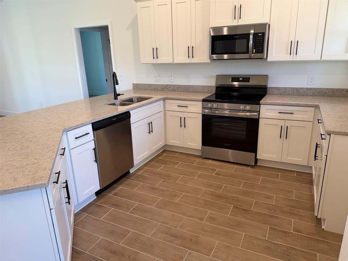 1252 FLEETWOOD DRIVE — photo 4 of 7
