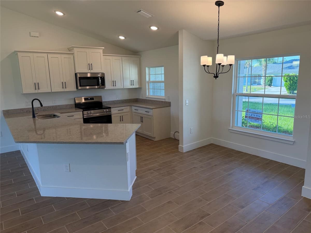 1252 FLEETWOOD DRIVE — photo 3 of 7