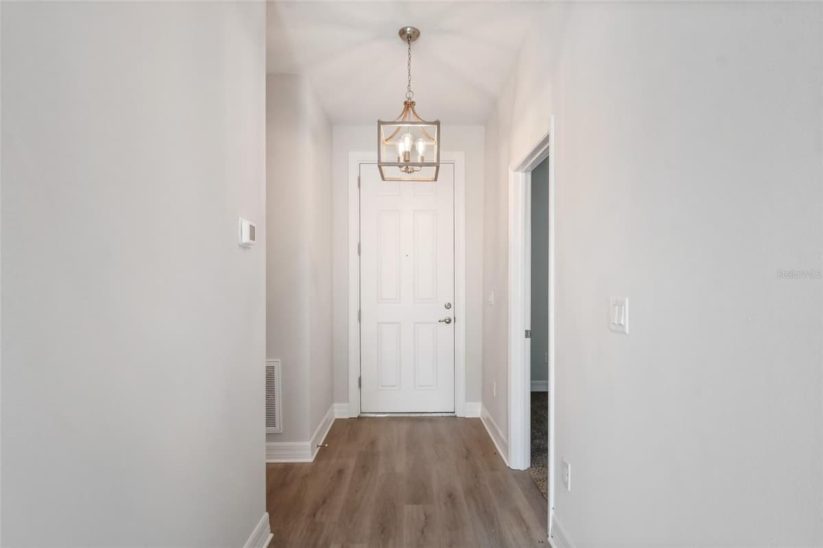 407 HARVARD STREET — photo 2 of 31
