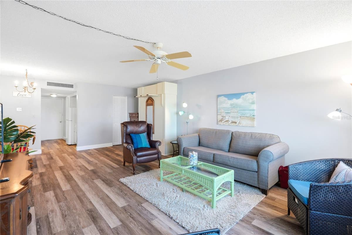 4725 COVE CIRCLE — photo 8 of 44
