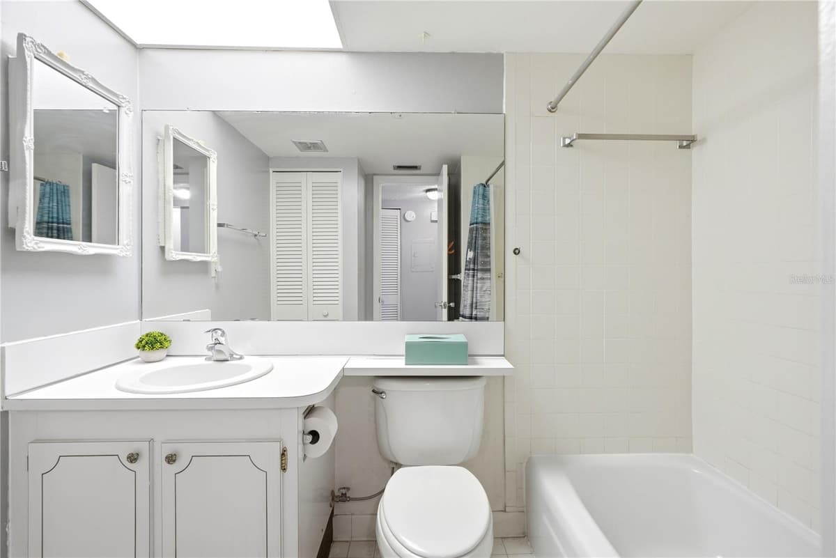 4725 COVE CIRCLE — photo 14 of 44