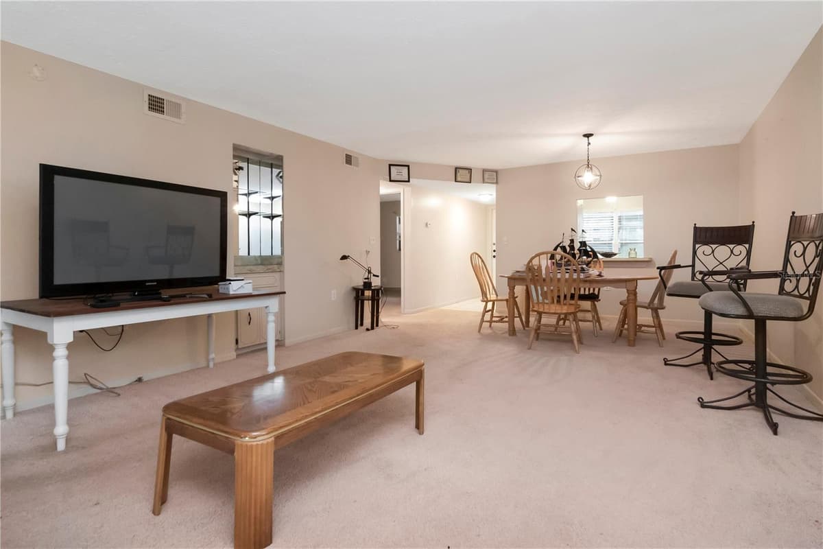 7725 FOREST TRAIL — photo 4 of 9