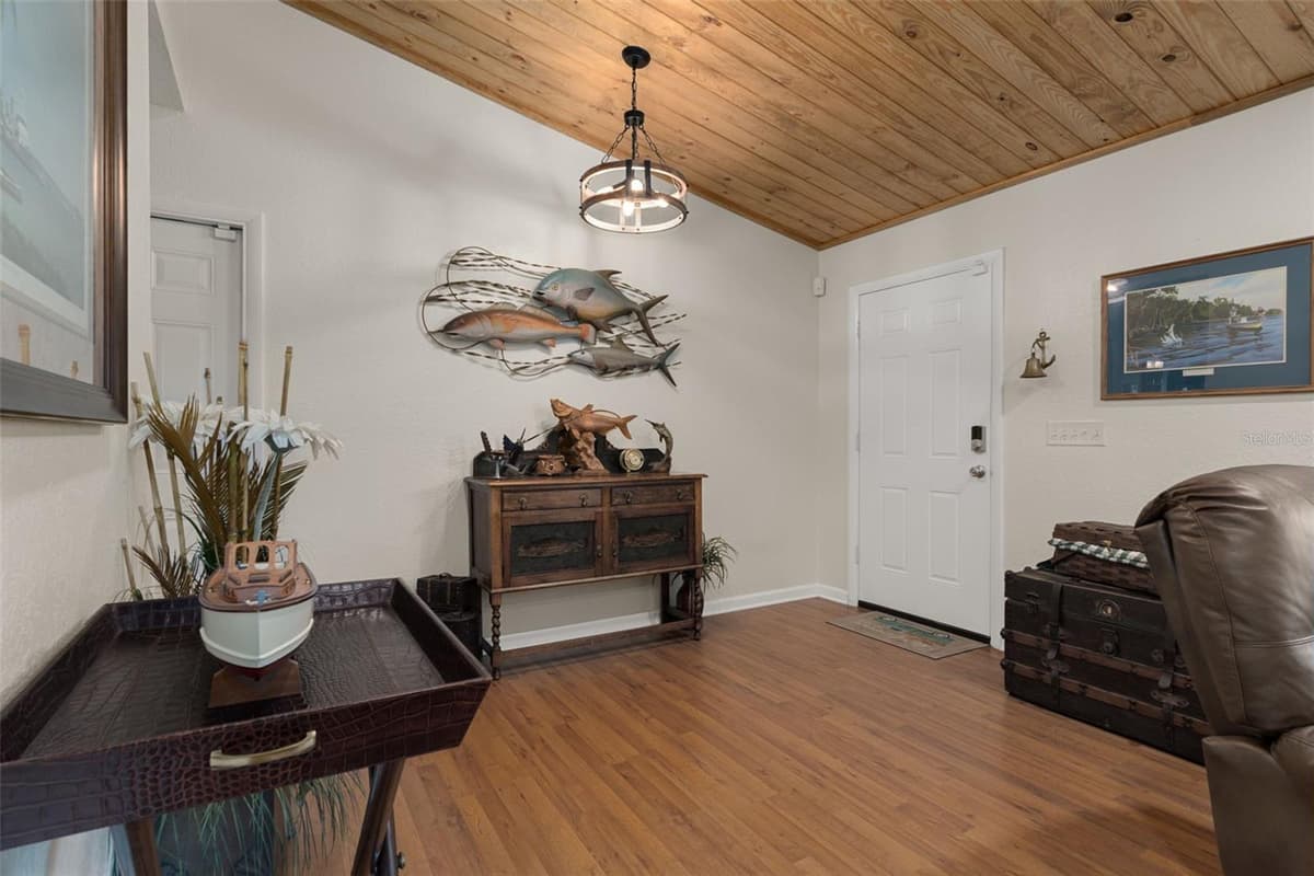914 MCGOWAN AVENUE — photo 7 of 52
