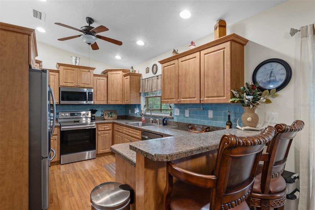 914 MCGOWAN AVENUE — photo 13 of 52