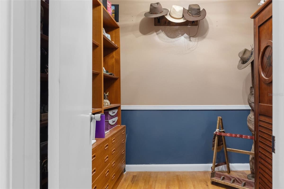 914 MCGOWAN AVENUE — photo 28 of 52
