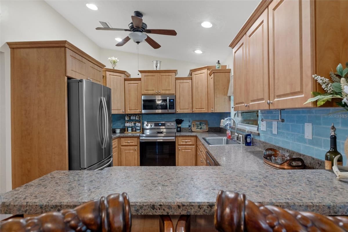 914 MCGOWAN AVENUE — photo 14 of 52
