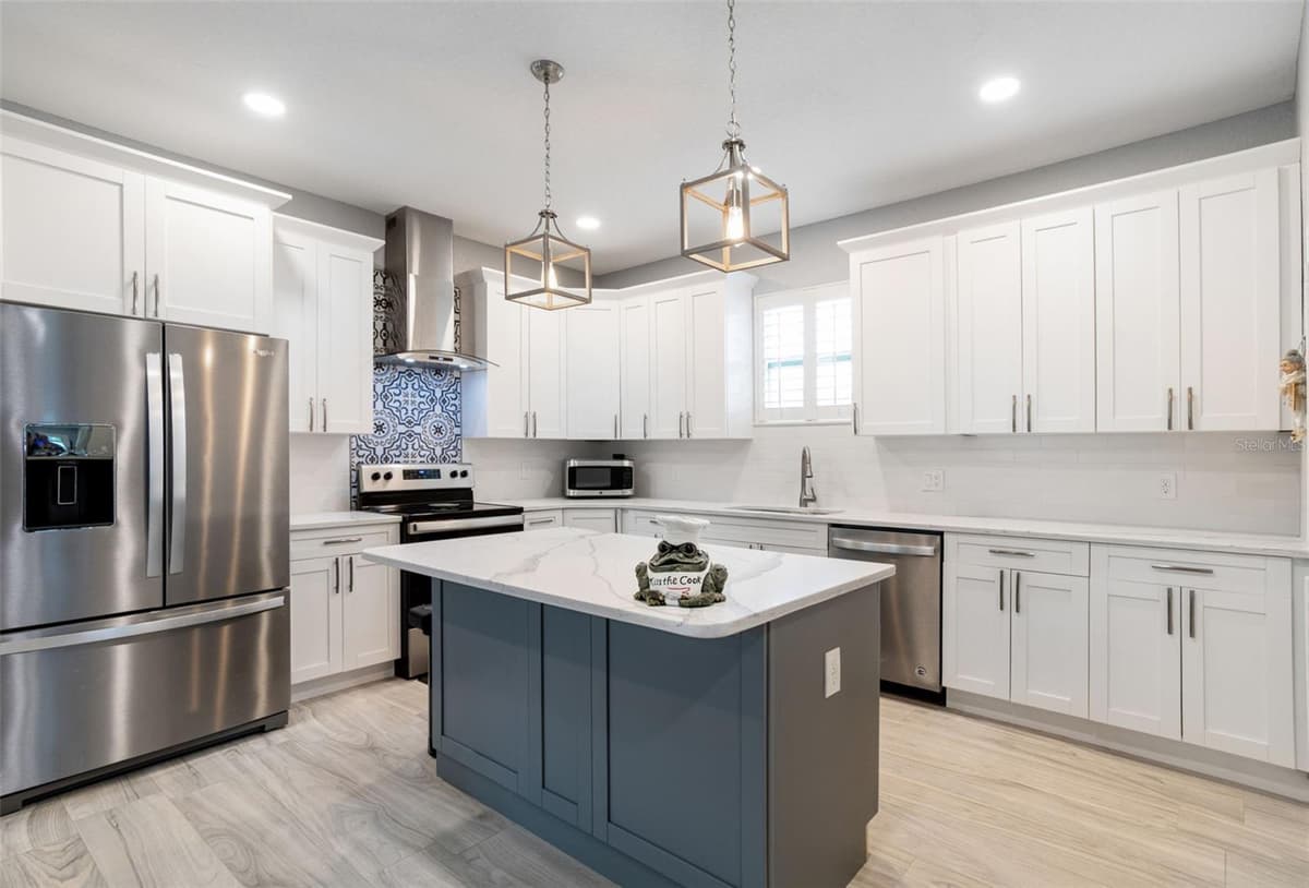4011 55TH AVENUE — photo 4 of 34