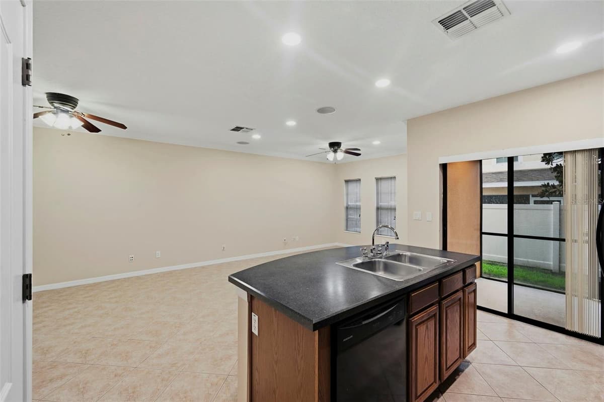 7212 STERLING POINT COURT — photo 13 of 35