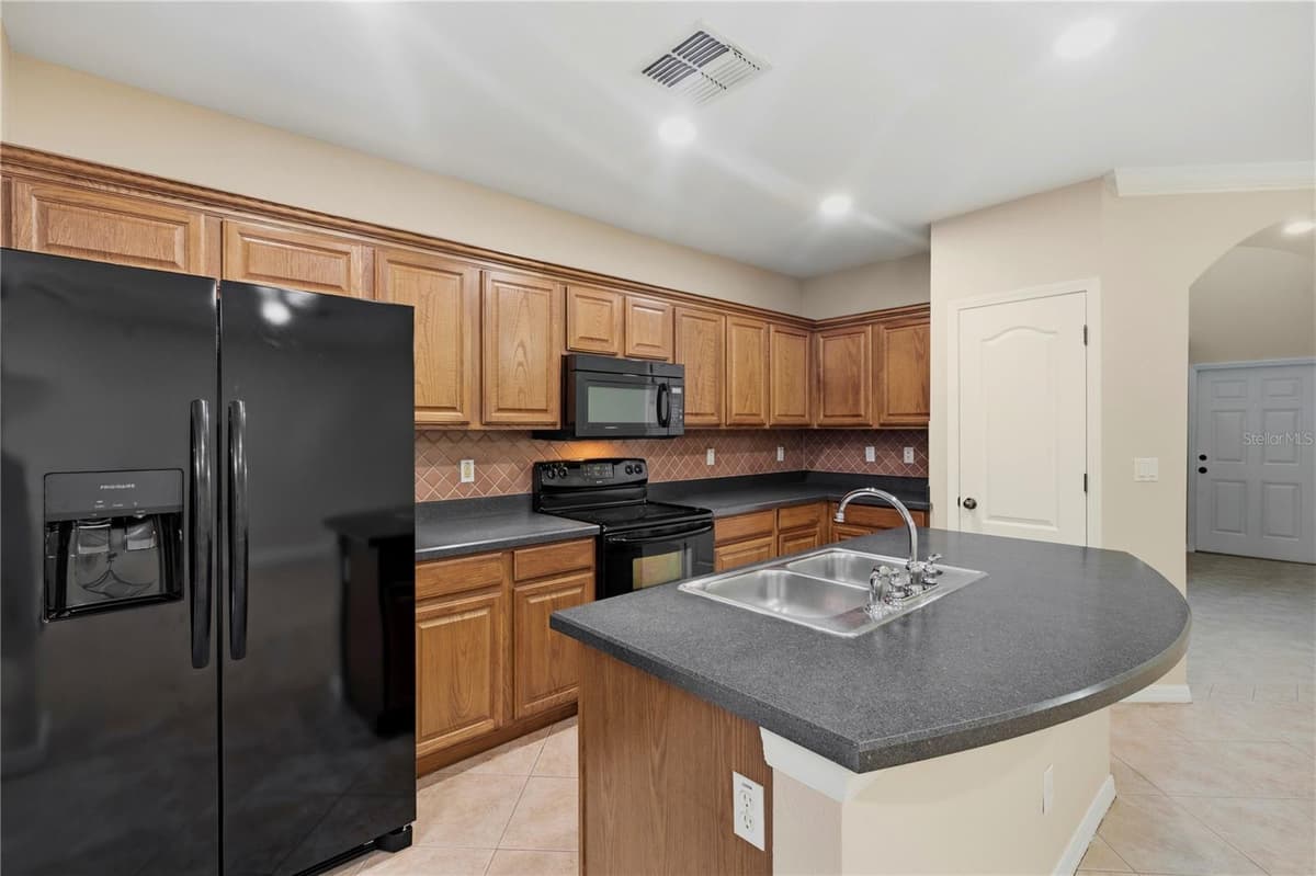 7212 STERLING POINT COURT — photo 12 of 35