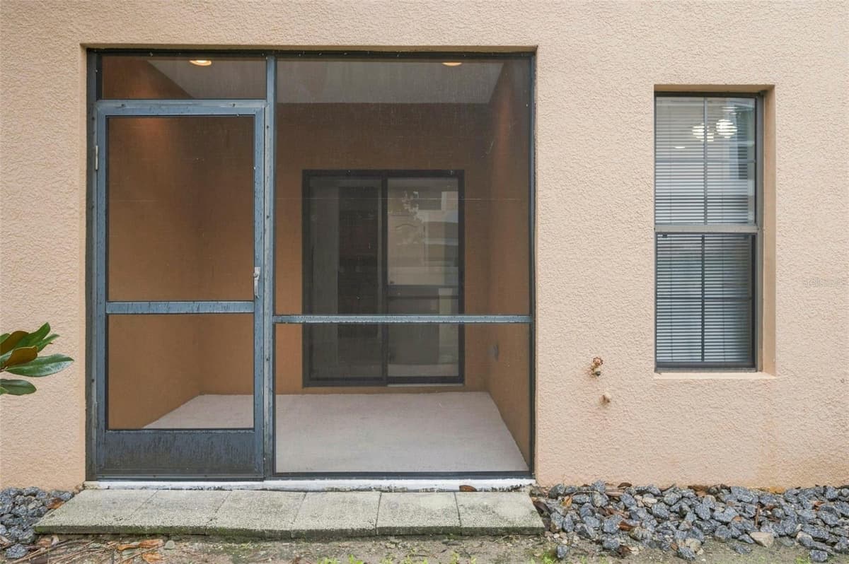 7212 STERLING POINT COURT — photo 14 of 35