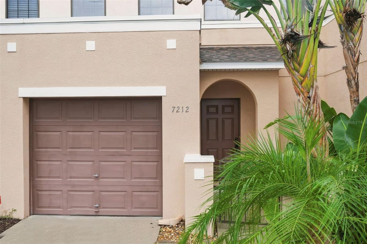 7212 STERLING POINT COURT — photo 2 of 35
