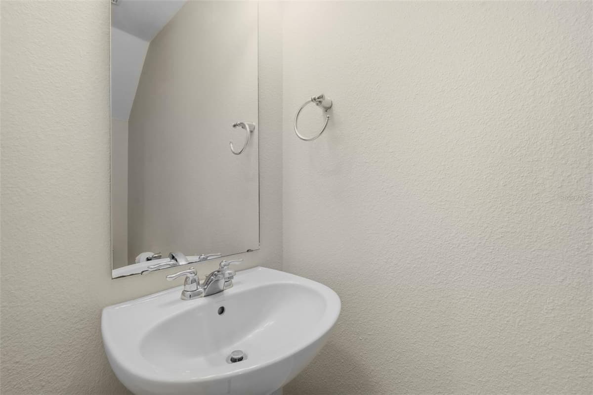 7212 STERLING POINT COURT — photo 15 of 35