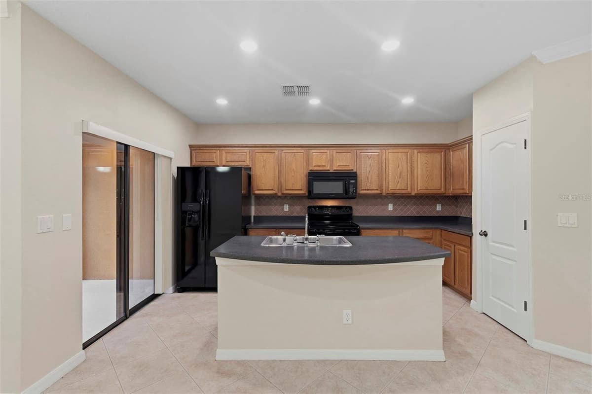7212 STERLING POINT COURT — photo 11 of 35