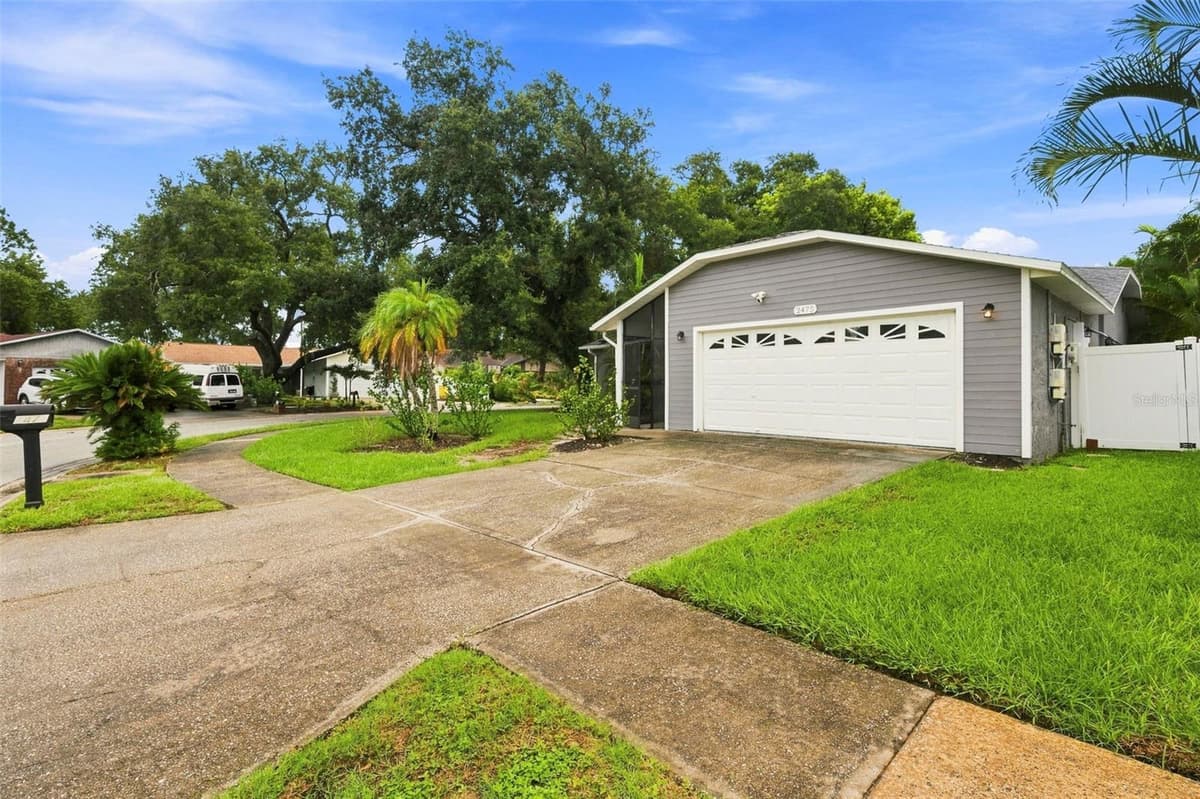 2475 GULFBREEZE CIRCLE — photo 4 of 70