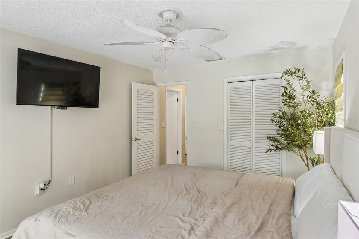 11606 PAINTED HILLS LANE — photo 14 of 33