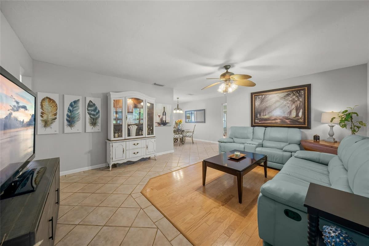 911 SOUTHERN PINE LANE — photo 8 of 36