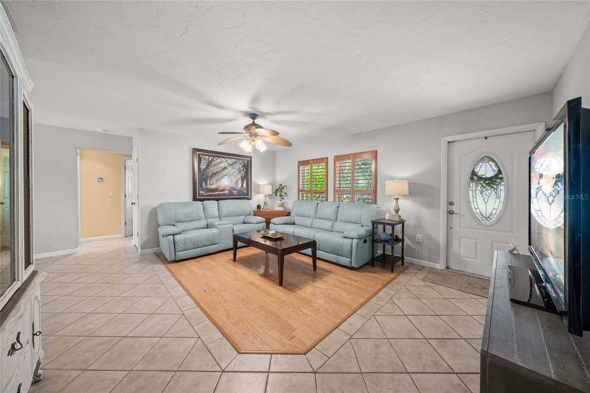 911 SOUTHERN PINE LANE — photo 6 of 36