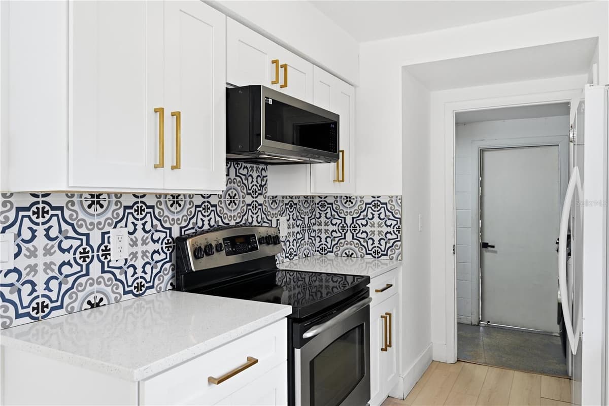 835 MARLOWE — photo 26 of 30