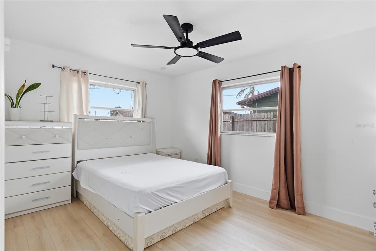 835 MARLOWE — photo 14 of 30