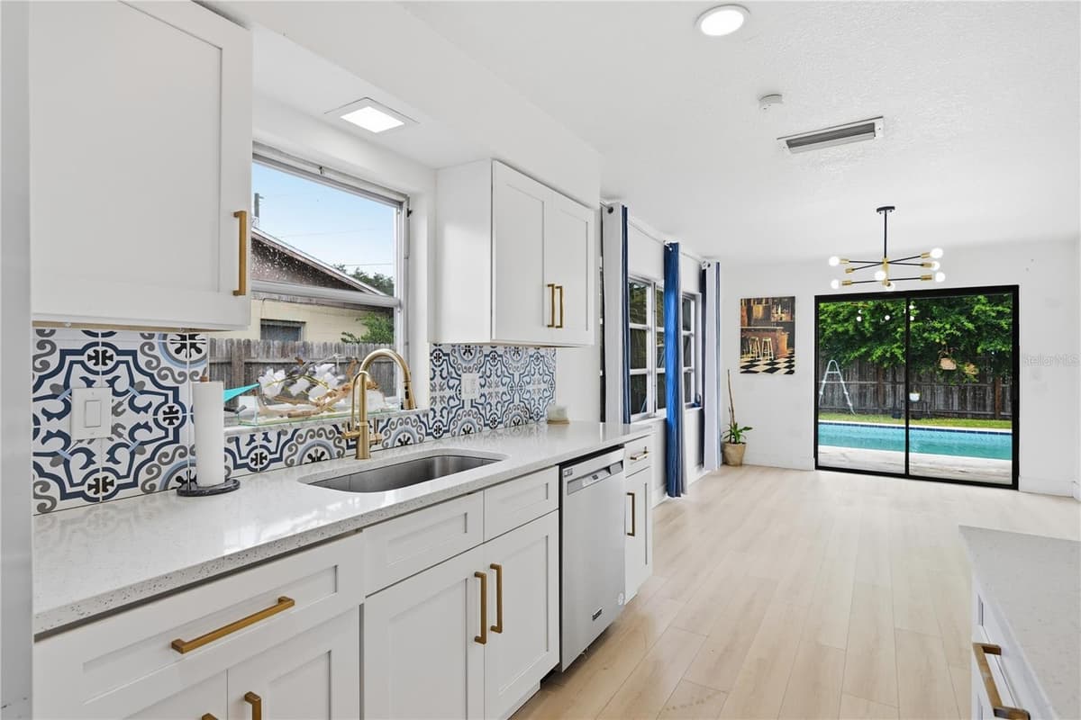 835 MARLOWE — photo 4 of 30