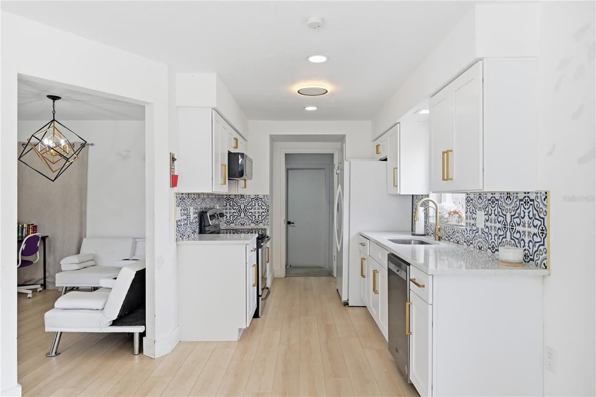 835 MARLOWE — photo 16 of 30