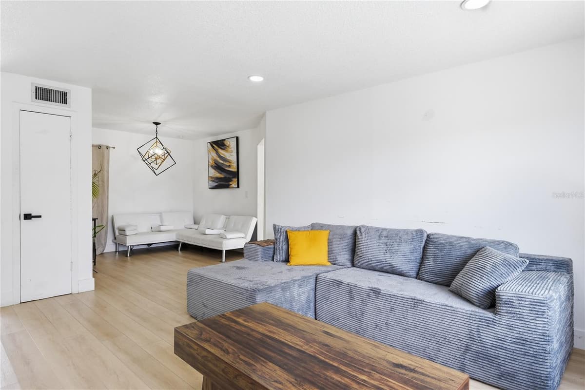 835 MARLOWE — photo 6 of 30