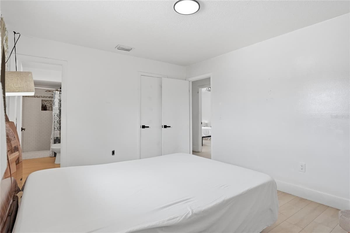 835 MARLOWE — photo 21 of 30