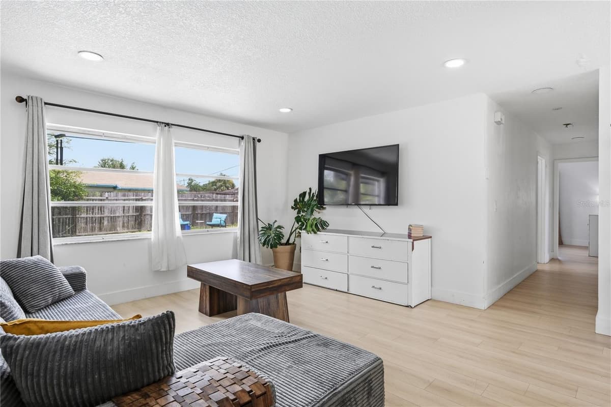 835 MARLOWE — photo 3 of 30