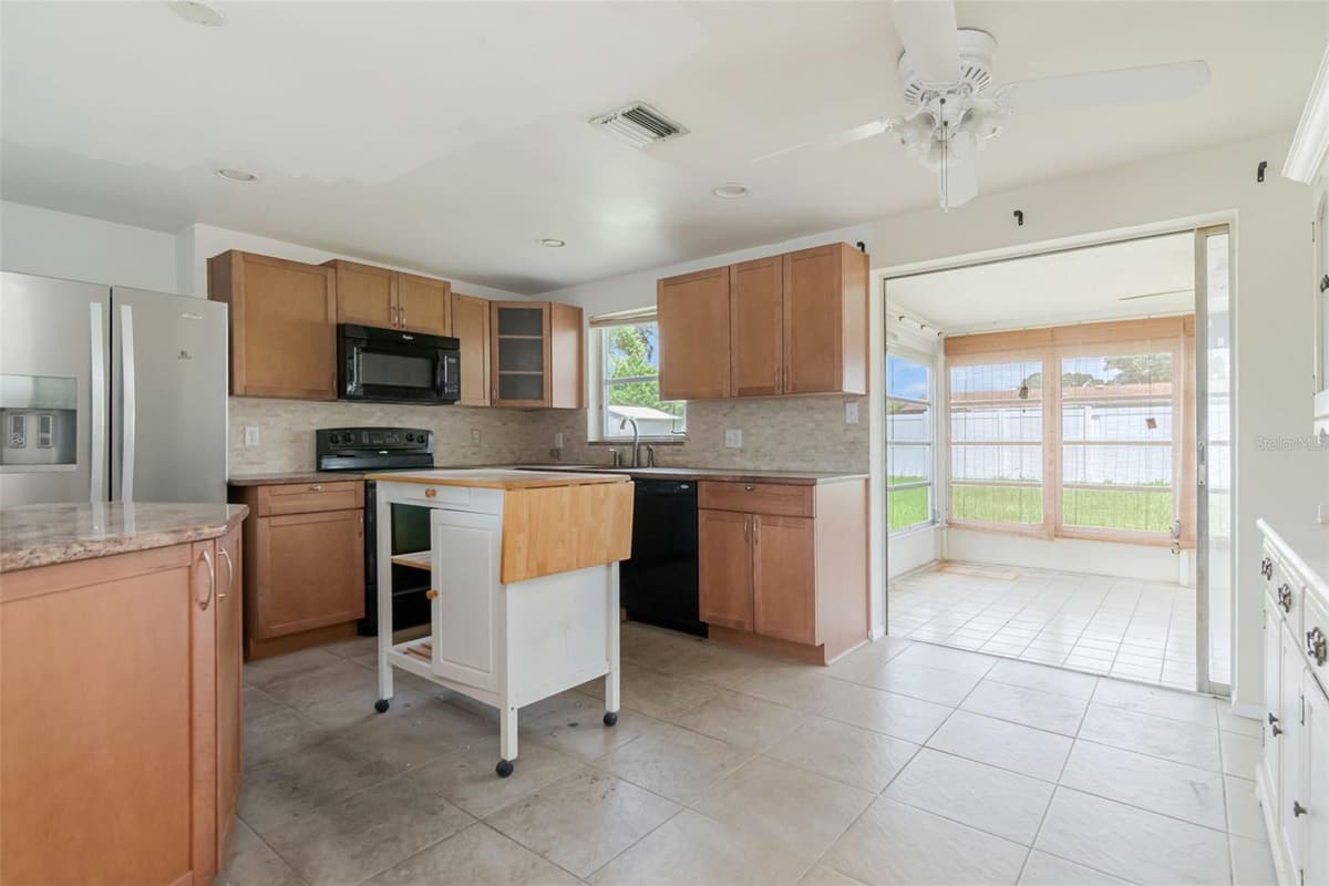 1024 VIKING DRIVE — photo 8 of 34