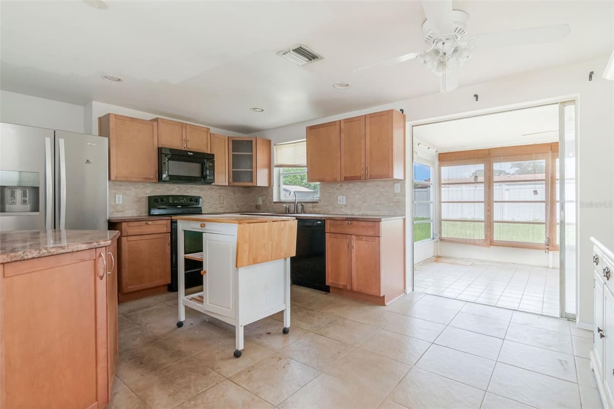 1024 VIKING DRIVE — photo 6 of 34