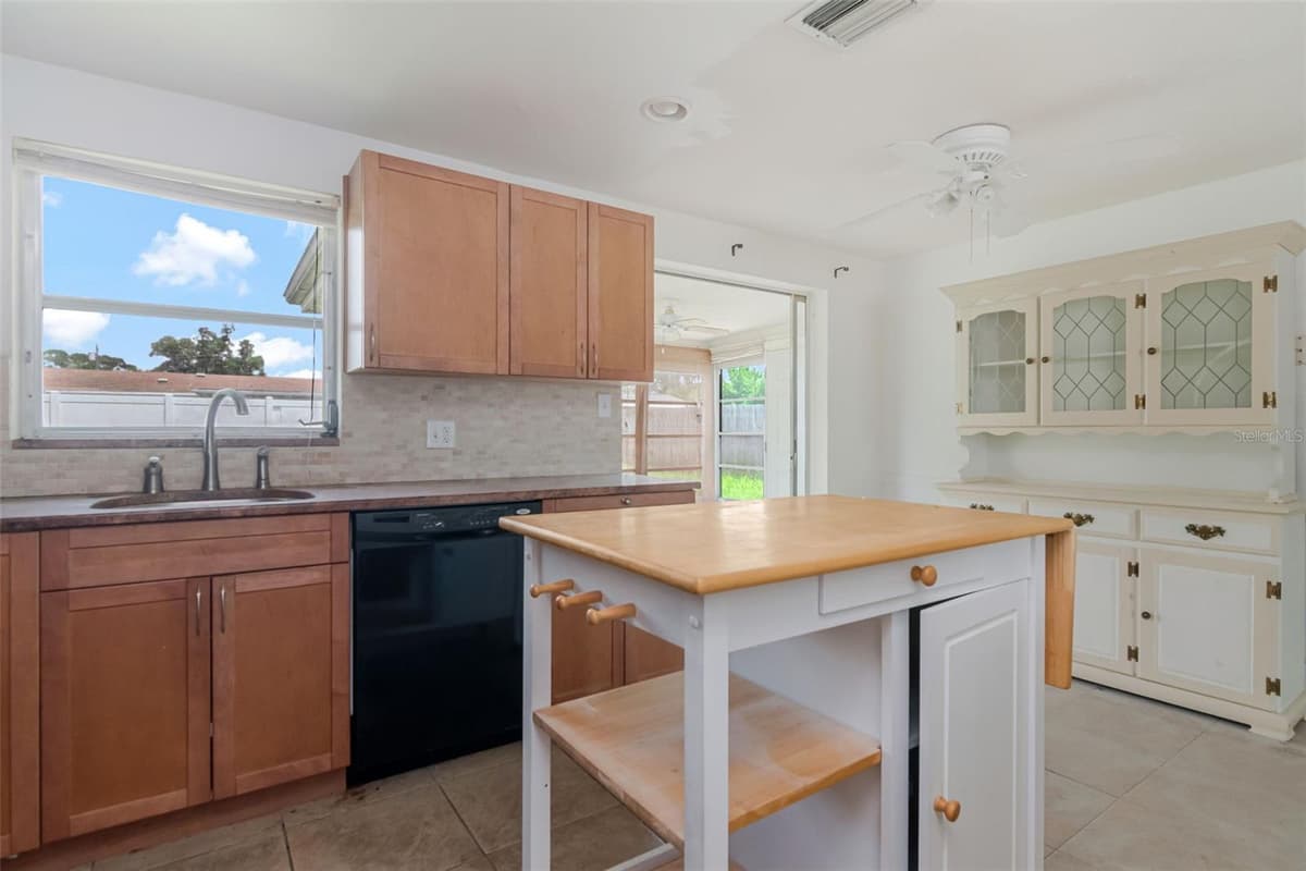 1024 VIKING DRIVE — photo 19 of 34