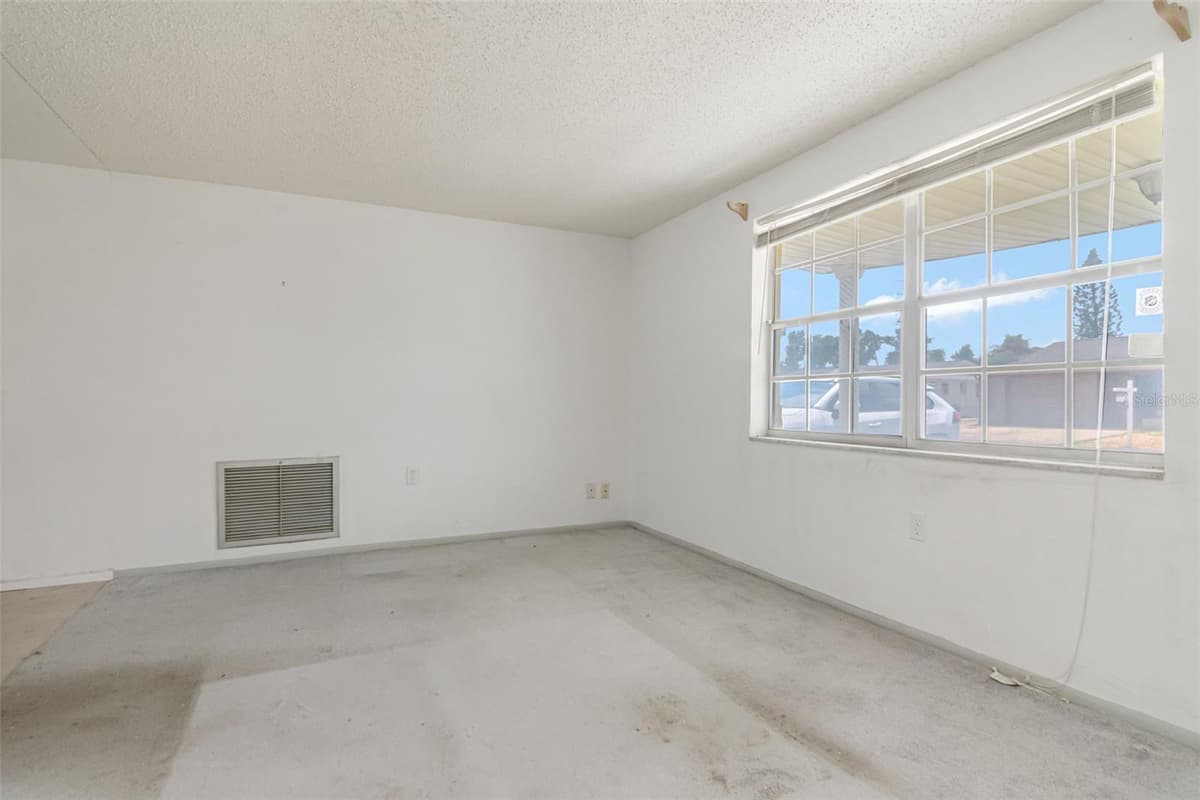 1024 VIKING DRIVE — photo 11 of 34
