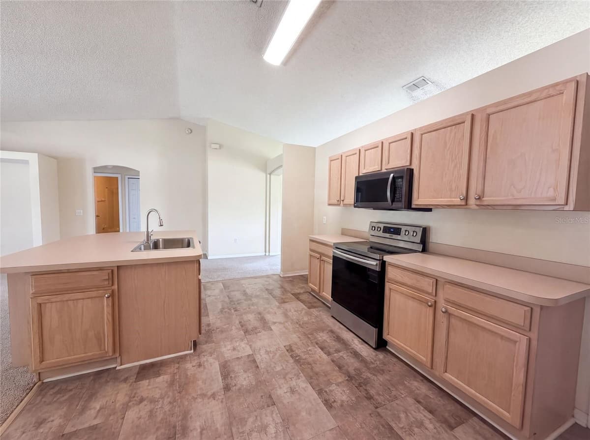 2366 BELEN DRIVE — photo 6 of 19