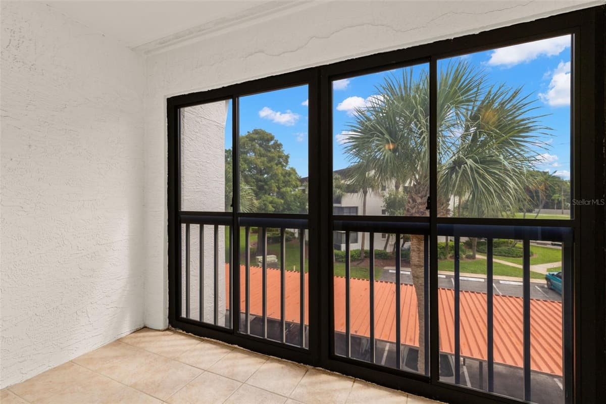2593 COUNTRYSIDE BOULEVARD — photo 13 of 41