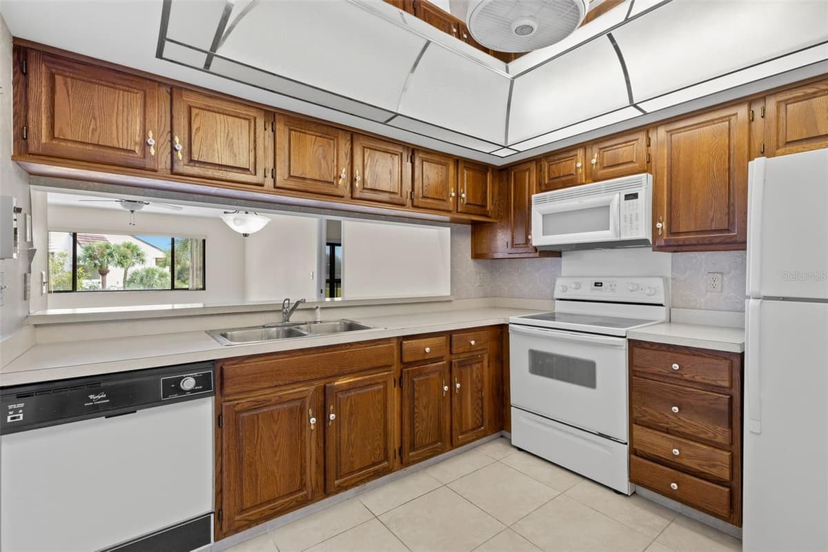 2593 COUNTRYSIDE BOULEVARD — photo 6 of 41