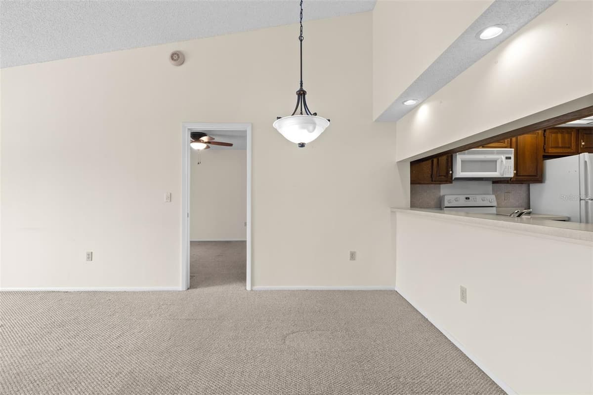 2593 COUNTRYSIDE BOULEVARD — photo 16 of 41