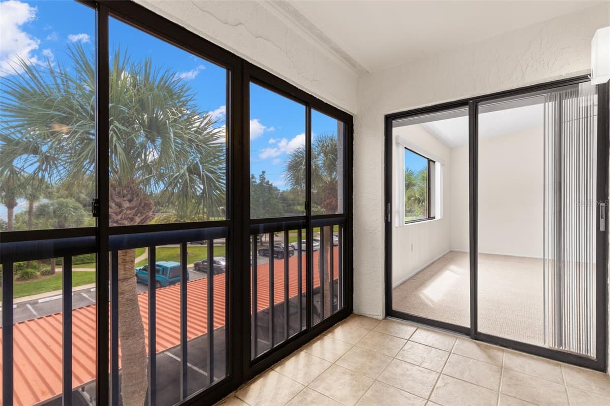 2593 COUNTRYSIDE BOULEVARD — photo 14 of 41